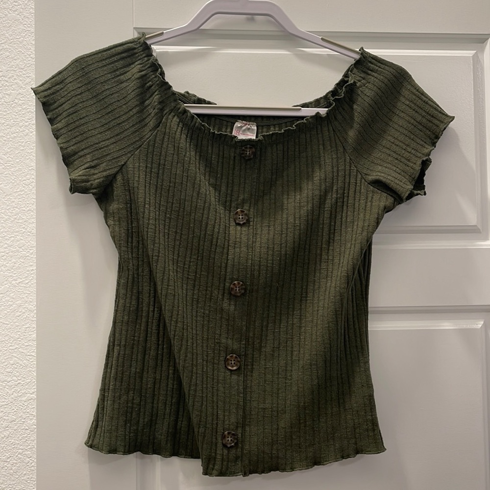 No boundaries ribbed green large (11-13) top with buttons
